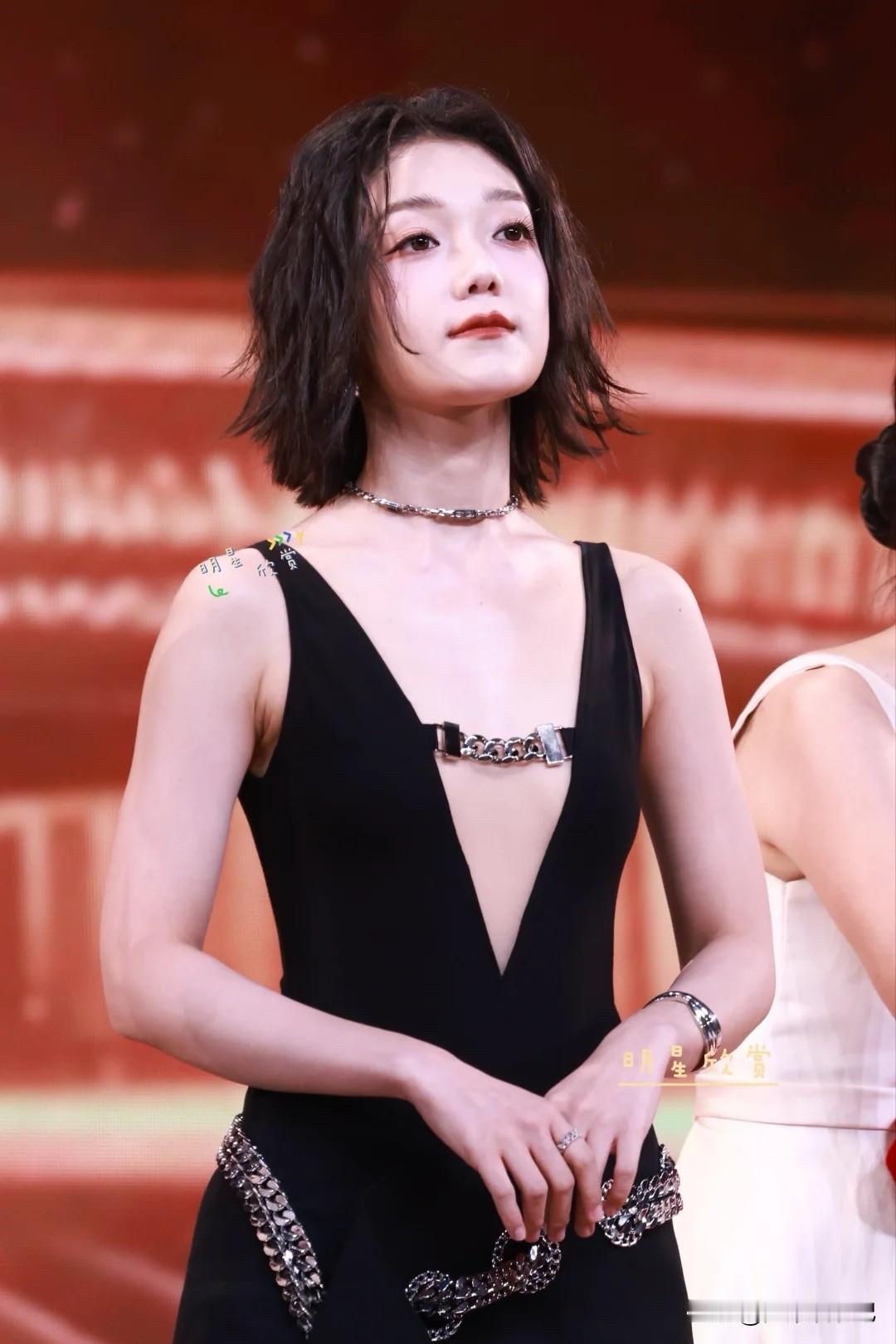 希林娜依高，身材还得再练