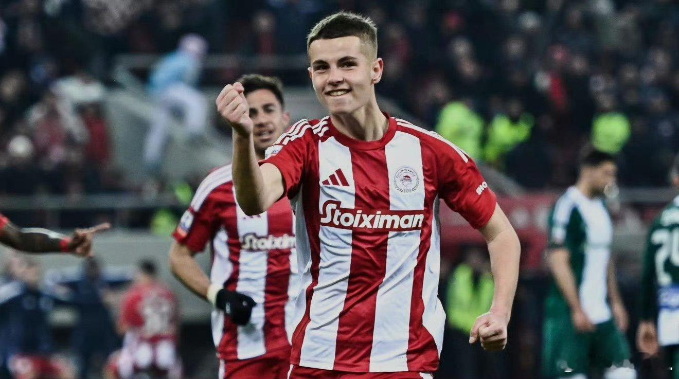 【希腊18岁中场穆扎基蒂斯4500万欧】🚨据希腊媒体SportalgrG报，曼