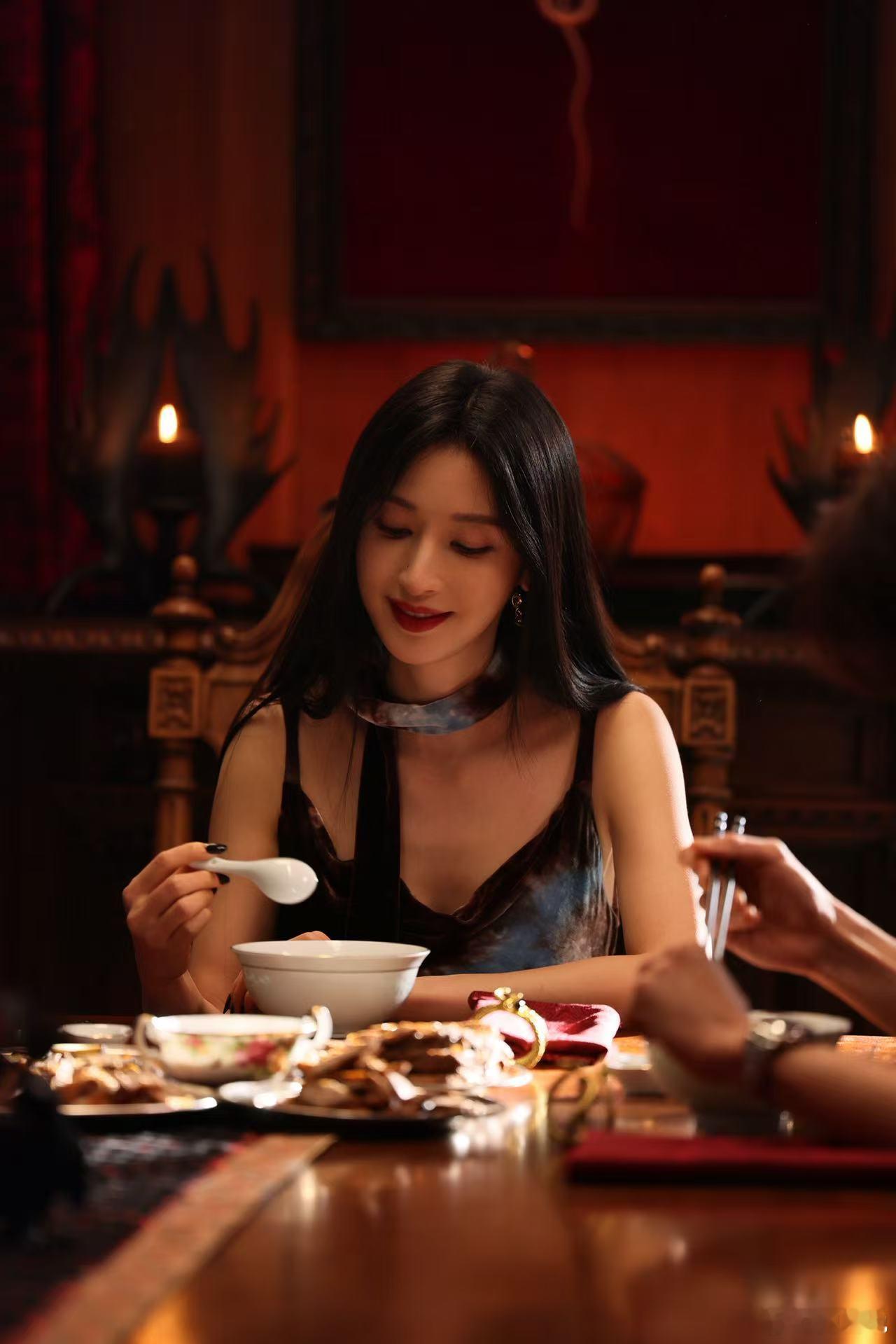 枭起青壤 同情反派迷人美貌的反派林姨，看的人爽爽的，貌美如花、心狠手辣，演技绝了