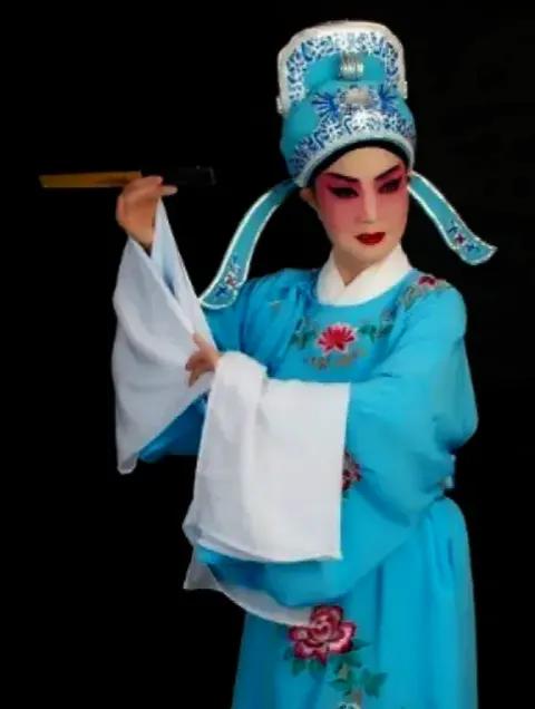 方圆天地，为头条联友对联：
一别天涯，犹记初心曾许您，
长忆古渡，忍观寒舍豈成婚