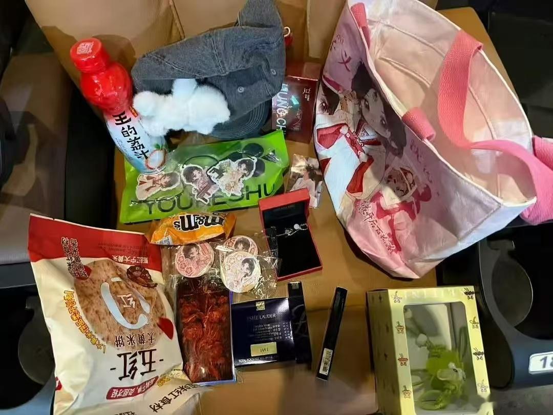 孟子义又送黄金咯 追剧团好爽吧 