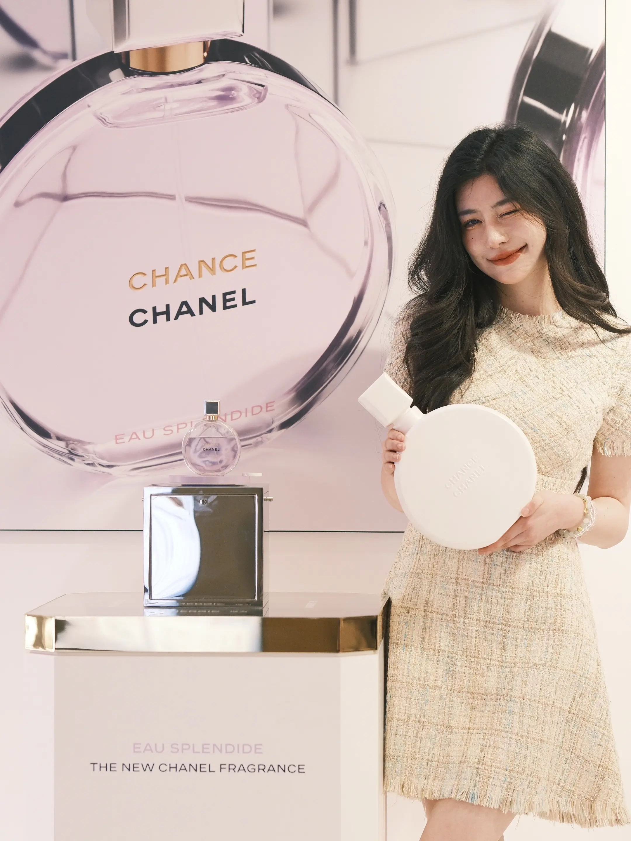 去香奈儿紫色空间玩啦。