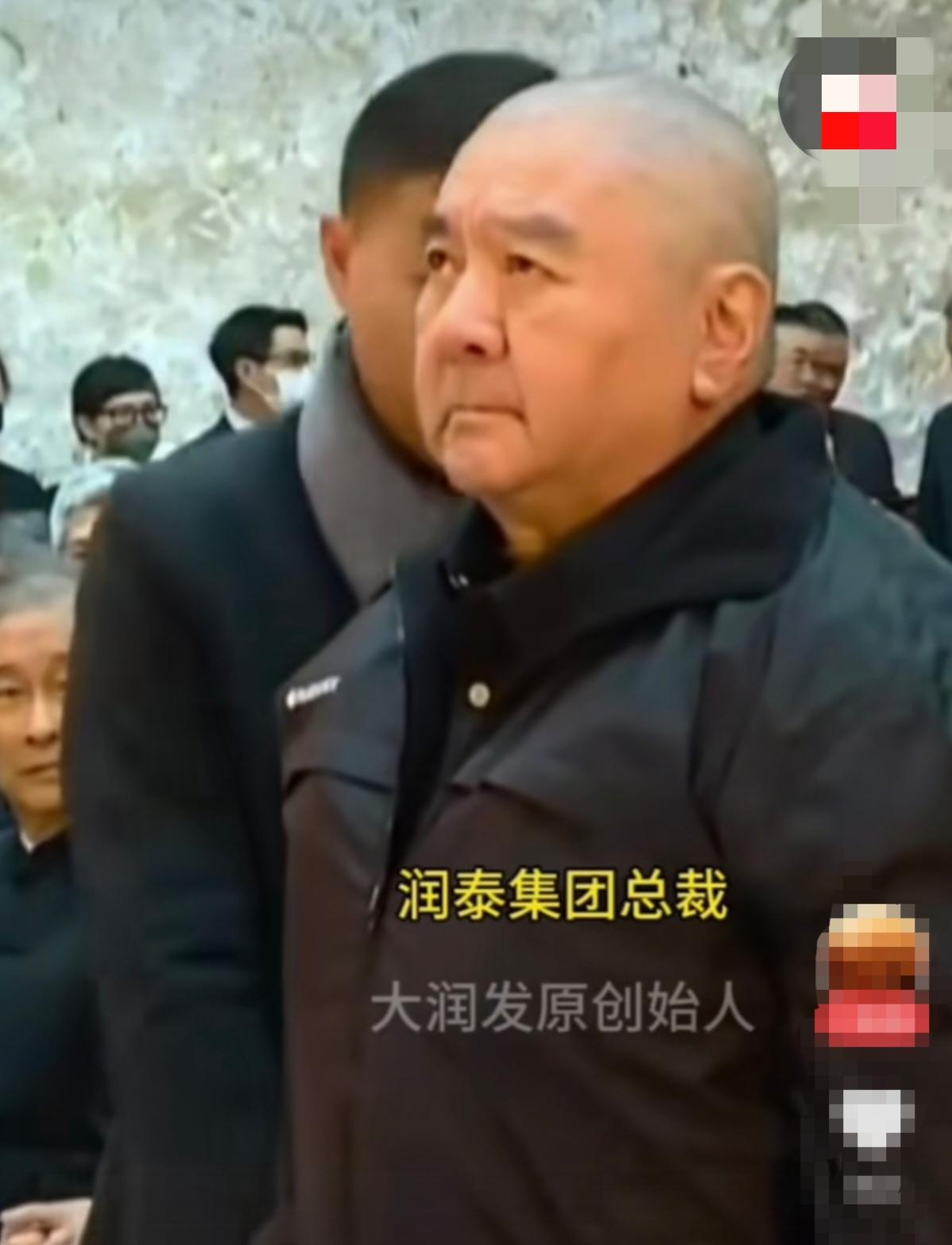 尹衍梁润泰集团总裁、大润发创始人，这张照片拍摄于竹联帮第二任帮主黄少岑(绰号"么