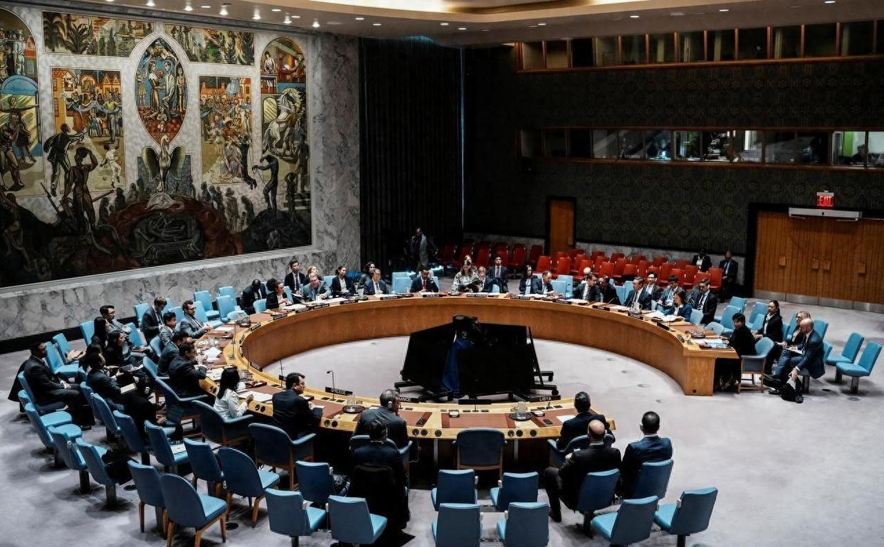 无“牙”的联合国：当中国谴责被无视，霸权撕碎宪章尊严

美国对委内瑞拉的军事入侵