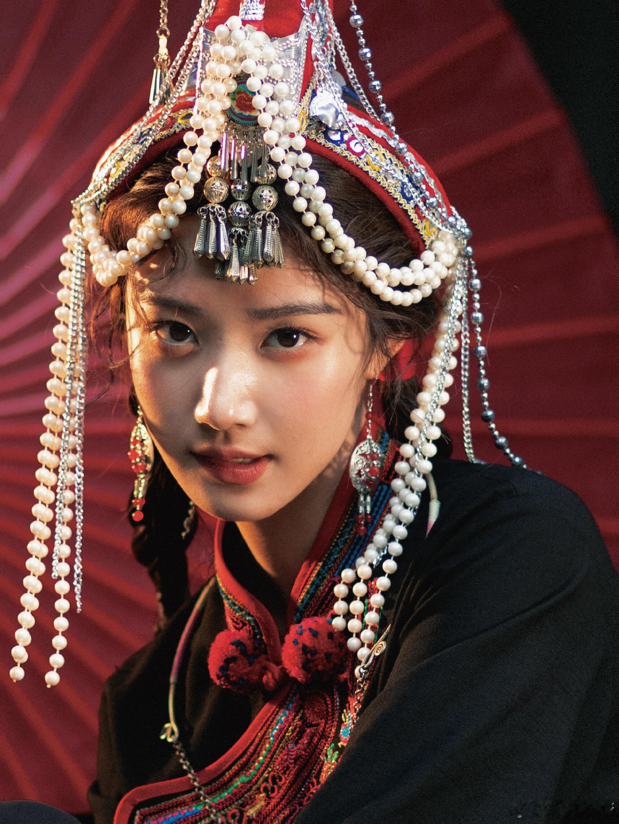 好美啊！卢昱晓给人的感觉就是整体上特别的舒适，很明媚的感觉。 