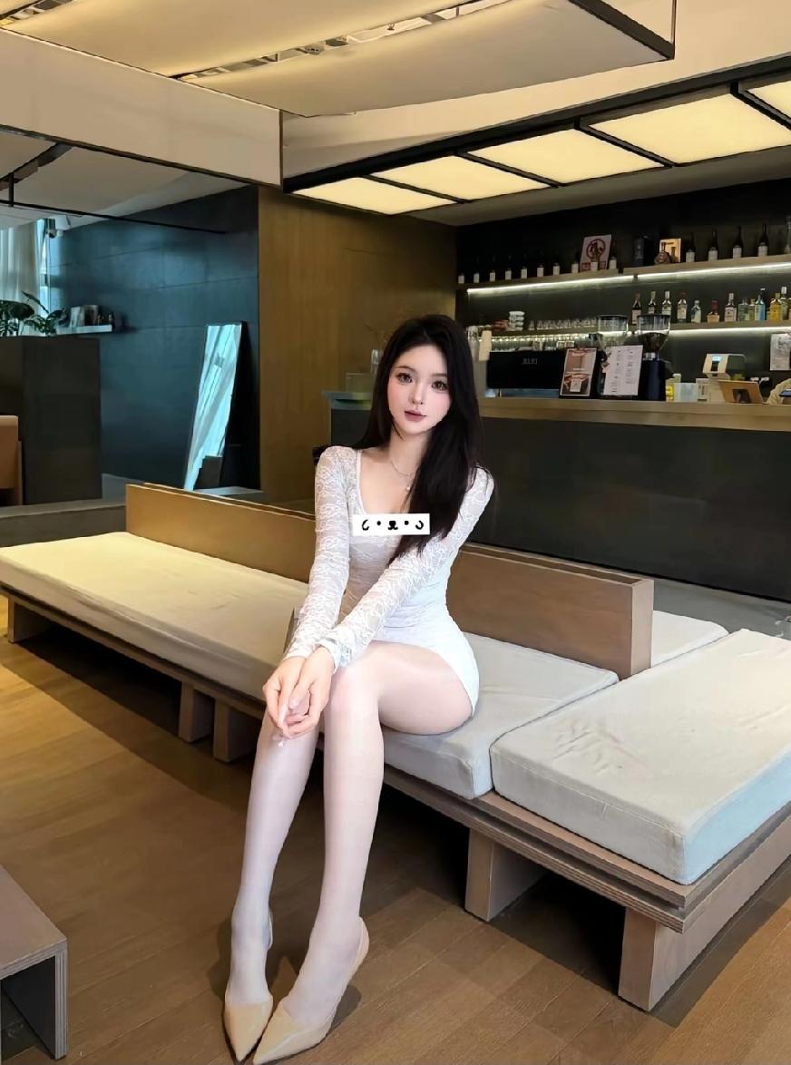 身为女人，先爱自己再爱人。不纠结过往，不焦虑未来，照顾好情绪，经营好生活。学会放