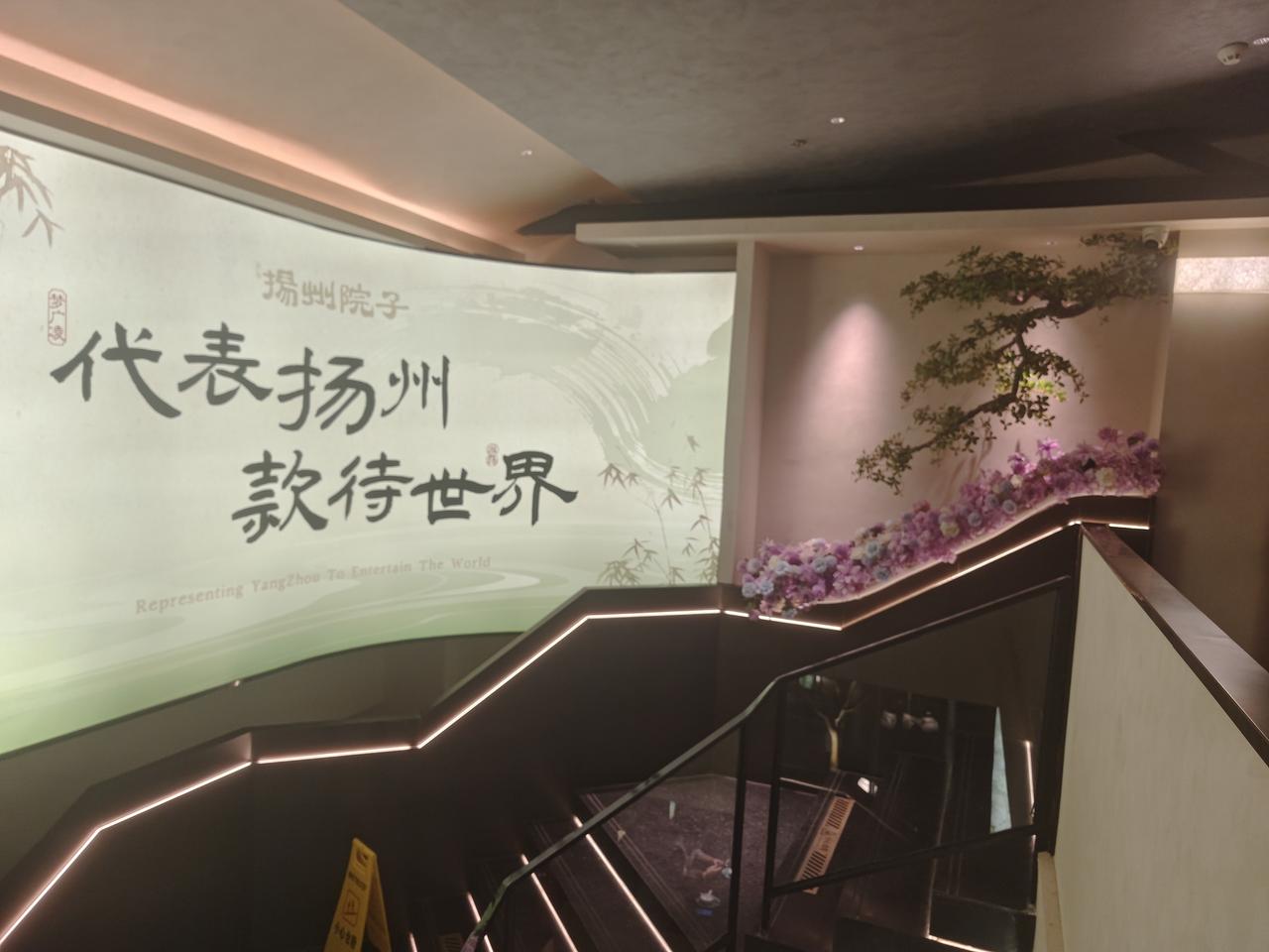 上周末，法国爆发近年最严重的街头骚乱之一。近80万人在全国各地参加示威，表达对高