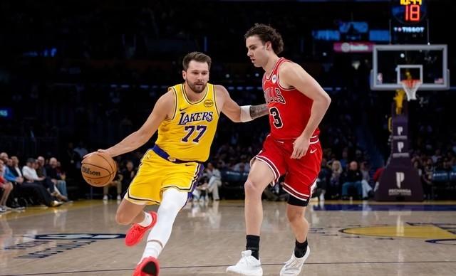 【炸裂！东契奇湖人生涯首个50+！狂轰51+10+9率湖人升西部第三】

北京时