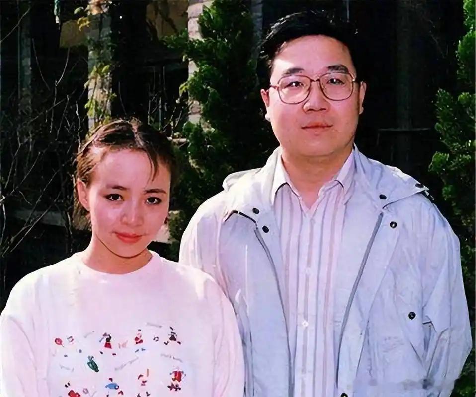 英达这个人，性格有点缺陷，话往绝里说，事往绝里做。他说：离婚了就别来找我，我不想
