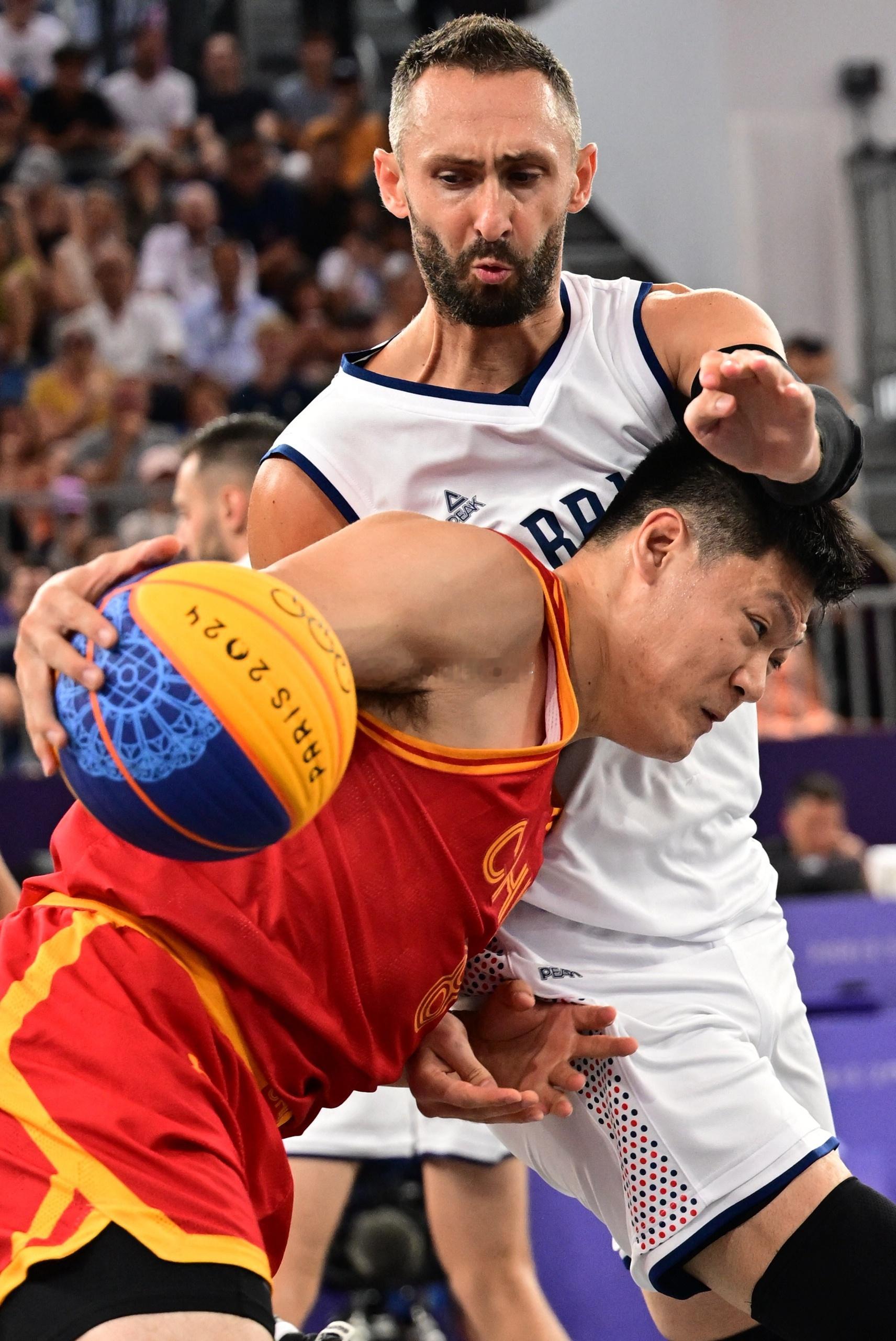 🐮闹他！张宁拿下11分带队掀翻世界第一塞尔维亚迎首胜！巴黎奥运会，三人男子篮球