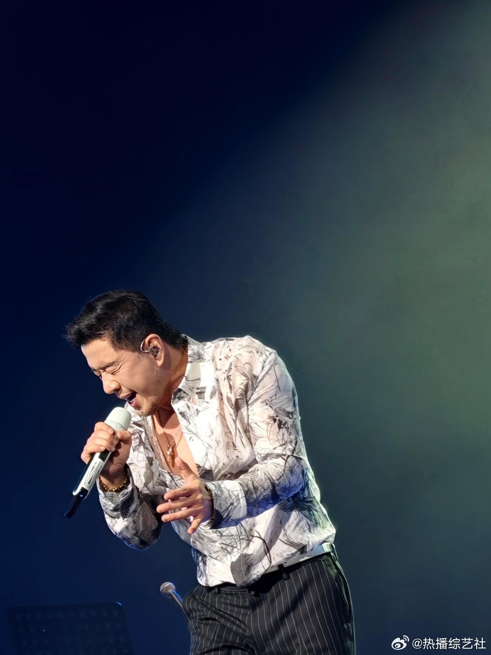 杨坤回应无法参加歌手突围赛 歌手2026 虽无缘突围舞台，依旧心怀善意，感谢节目