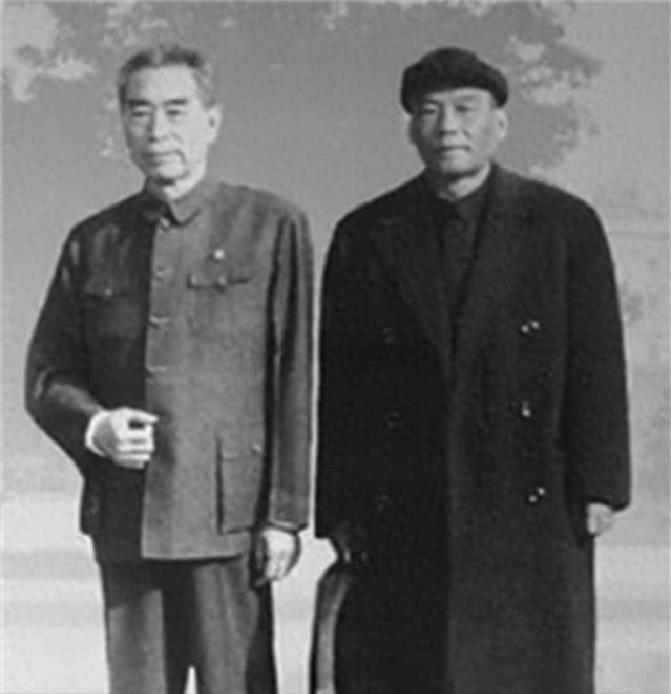 1961年周总理在钓鱼台偶遇一个落单的少女，就问她：“你爸爸是谁？”少女说：“我