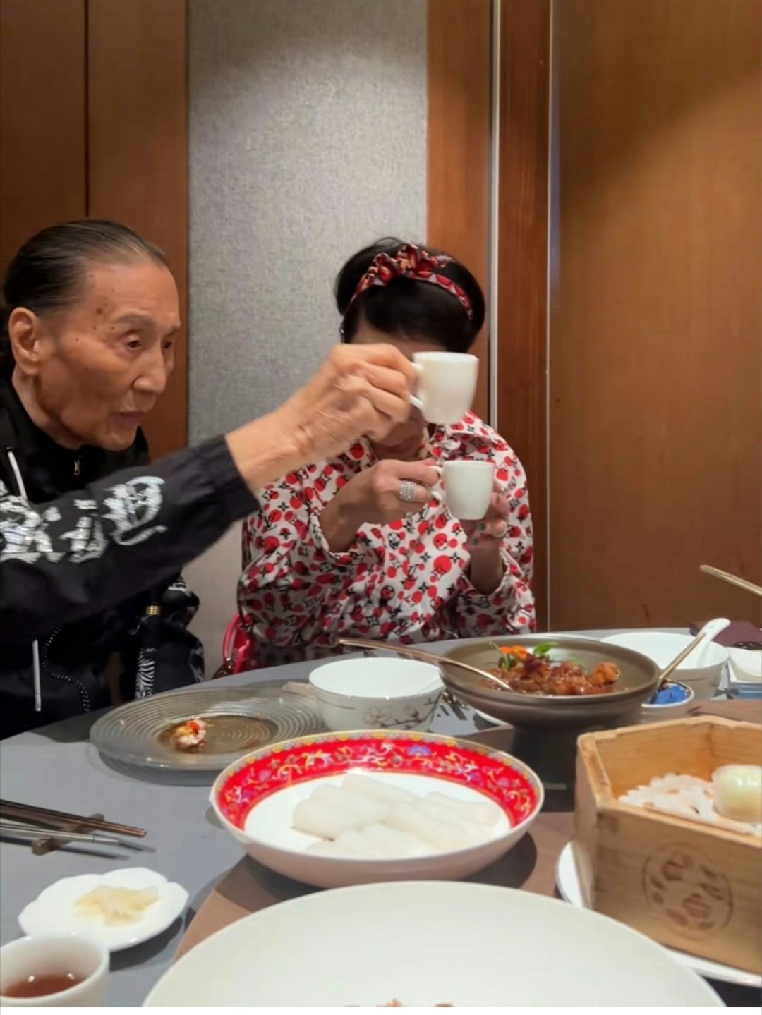 谢贤去世¹ 潇洒享受一辈子，4年前居然还拿了香港金像奖影帝。当时85岁，体力尚可