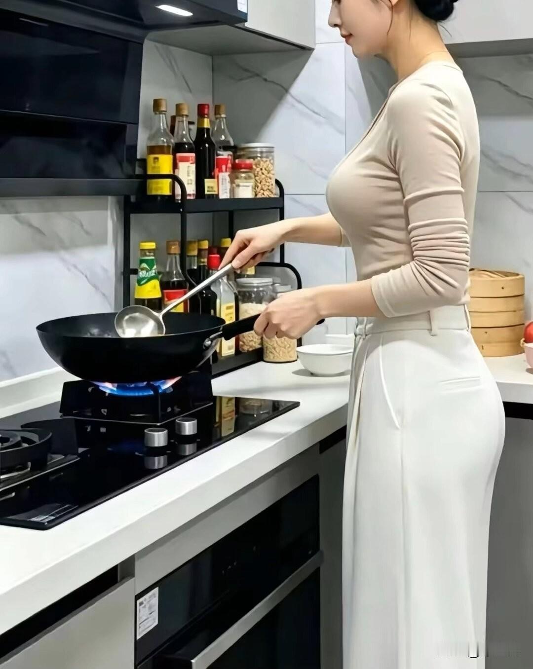 会过日子的女人，
一定要精通厨艺，
能把厨房打理得干干净净，
能让厨房升腾起满满