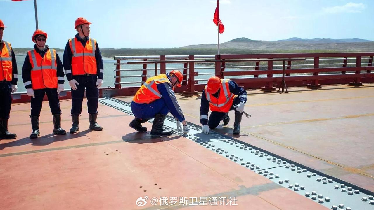 多好的一个出海口啊，可惜因为这座桥……桥高才七米，够干什么吃的[摊手]……