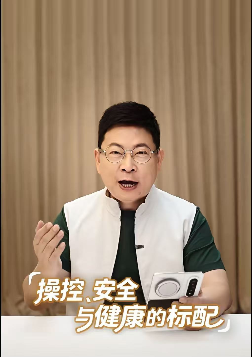这届成都车展鸿蒙智行展台人气确实旺，五界新车同台自然是原因之一，但更吸引我的是品