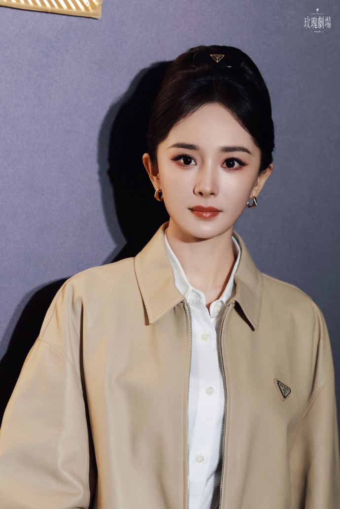 连影子是美的，这个普拉达女王杨幂还是太权威了！ 