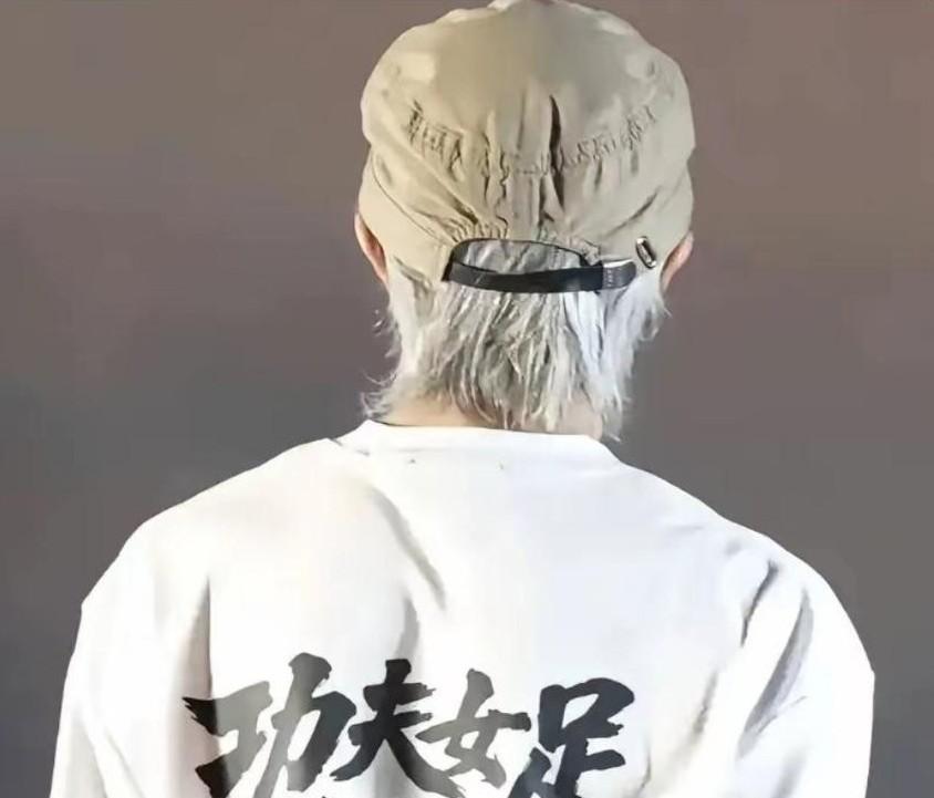 果然王子都是孤独的！
周星驰的《功夫女足》票房一路飙升， 现在已突破15亿大关！