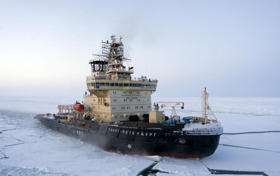 中东地缘冲突持续发酵，霍尔木兹海峡通行受阻，全球约五分之一的石油运输通道面临安全