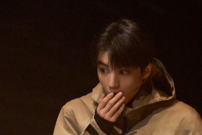 王俊凯 今天是红外线最多的一次遇到盗摄不冲动，王俊凯这句希望大家静下心看剧，既维