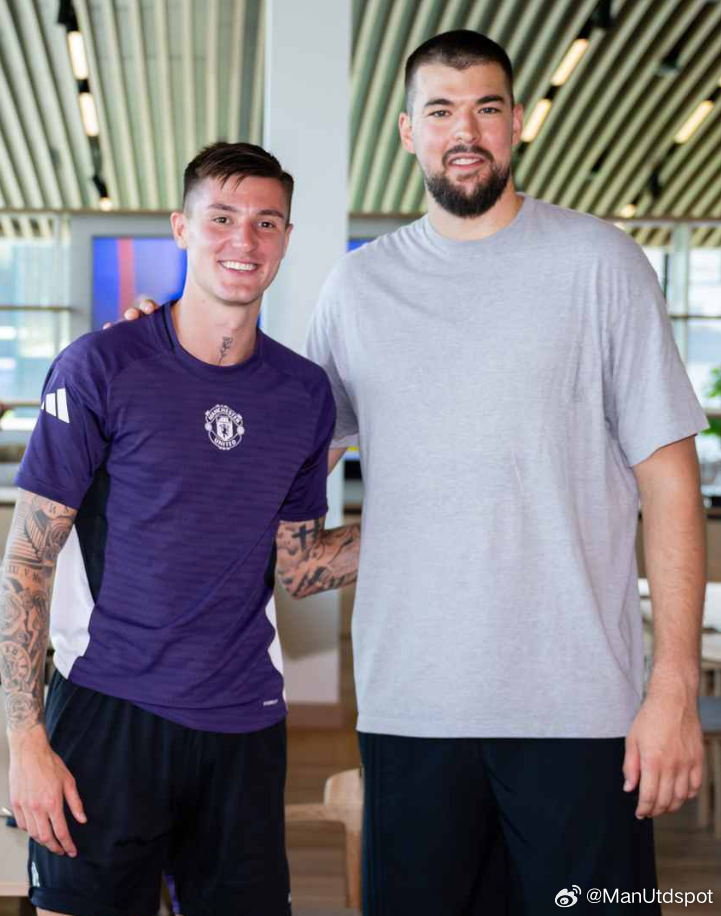 📷NBA球星到访卡灵顿与曼联球员合影🏀ManUtdspot[超话]英超联赛曼