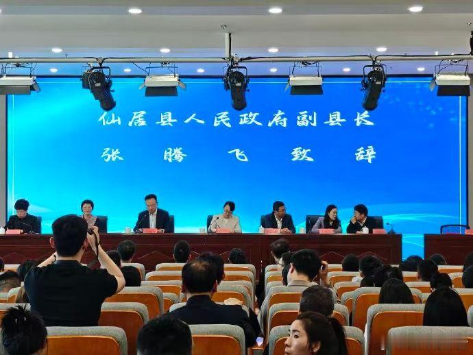 AI赋能政务高效办公专项培训浙江仙居开班该培训由杭州电子科技大学、仙居县委组织部