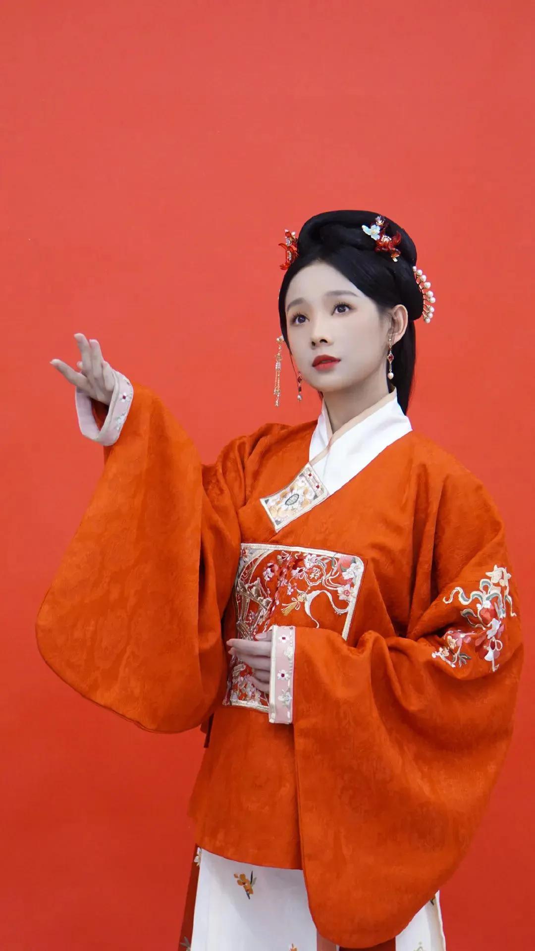 2月5日大盘指数会如何？我是在毛衣站那天离开股市的，炒股和买房子赚钱有点类似，你