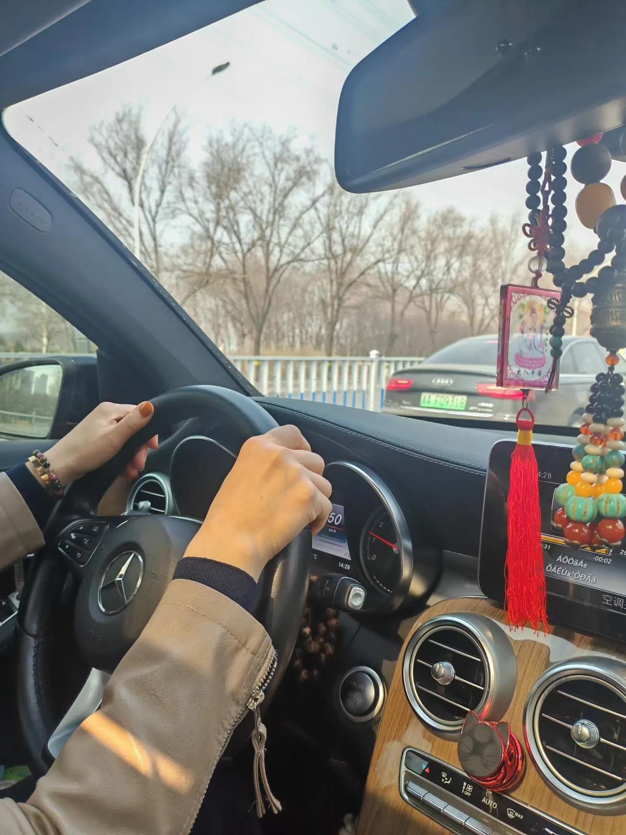 【春之吟】今天下午，考察汊河两岸，为书友们走进大自然寻觅一个阅读场所。（韩联社）