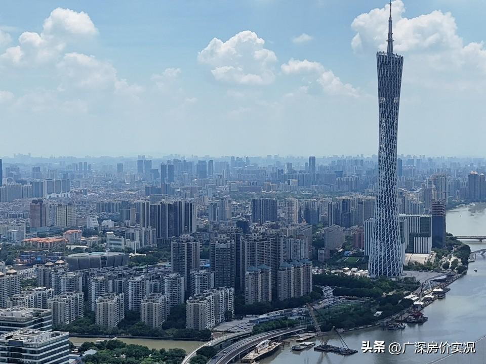 从1765万到828万，广州塔对面的珠江帝景也腰斩了

珠江帝景苑，海珠琶洲，广
