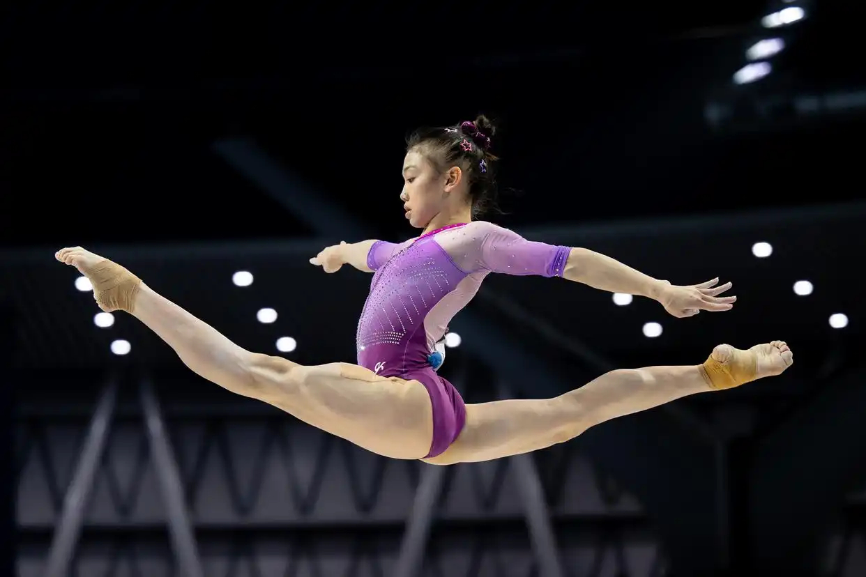 十五届体操比赛落幕，15岁的柯沁沁收获5金2银，成为最耀眼的星。她在青年组比赛中