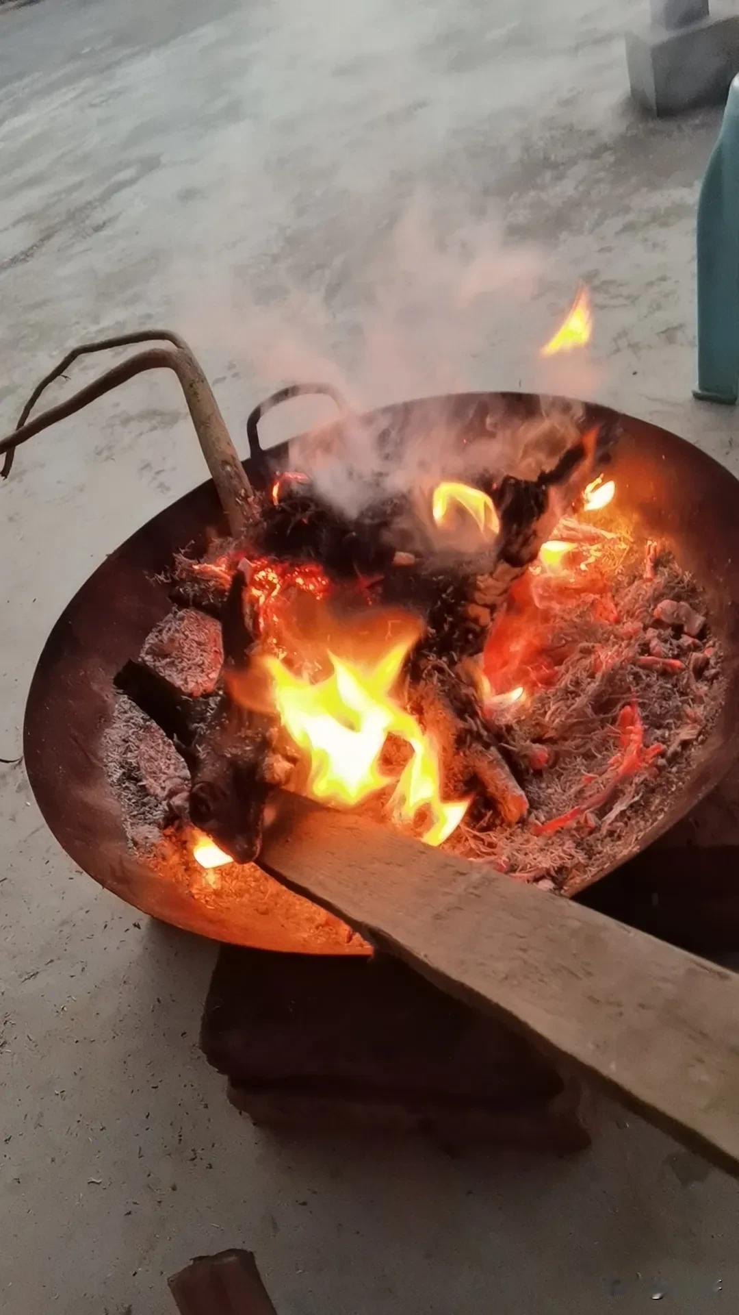 过年烤火
