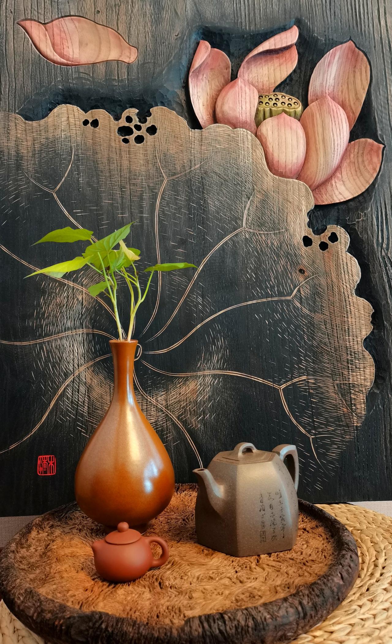 我认为更幸福
有温室可以依靠的花朵幸福，还是在山野经受狂风暴雨的花朵幸福？
有家