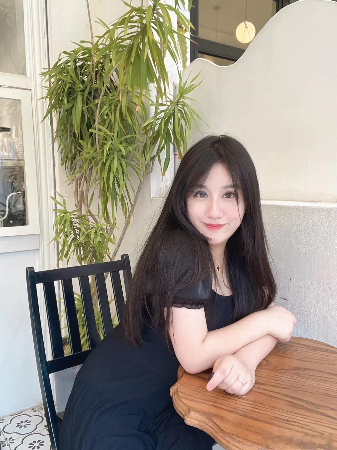 姐妹说刷到我的视频发现我瘦了以后更好看了，很上相。对的，我减肥的初衷就是意识到我