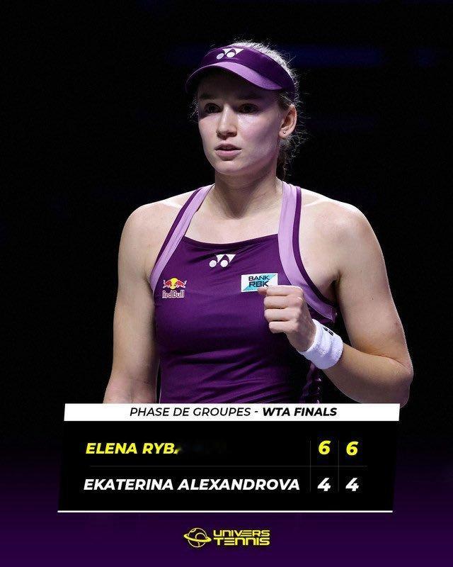 莱巴金娜两个6-4打败亚历山德罗娃，携小组赛三连胜出线！目前已经收获600分和1