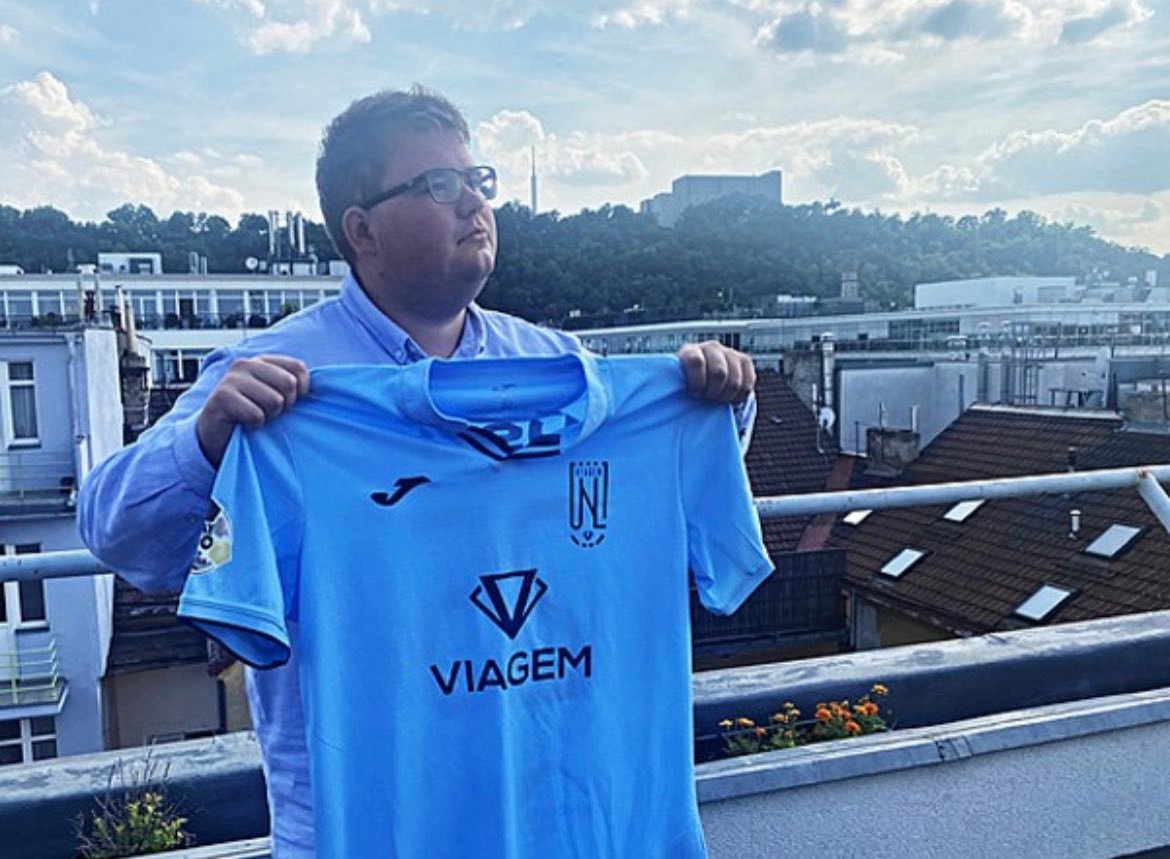 22岁的马丁·波达斯基是一位法律系毕业生在一家房地产公司打工，此前未接受过正规训