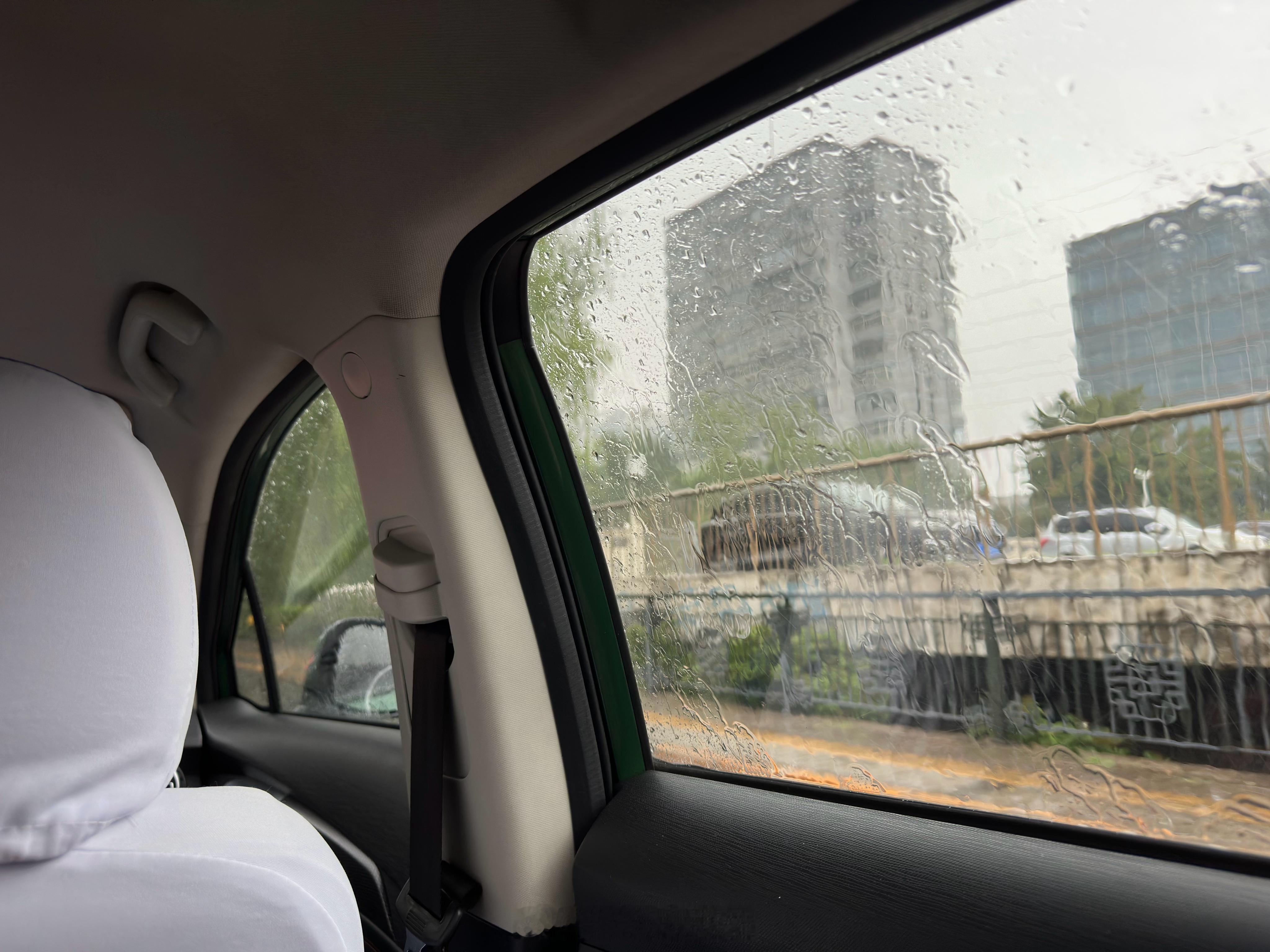 下雨下太大了…… 