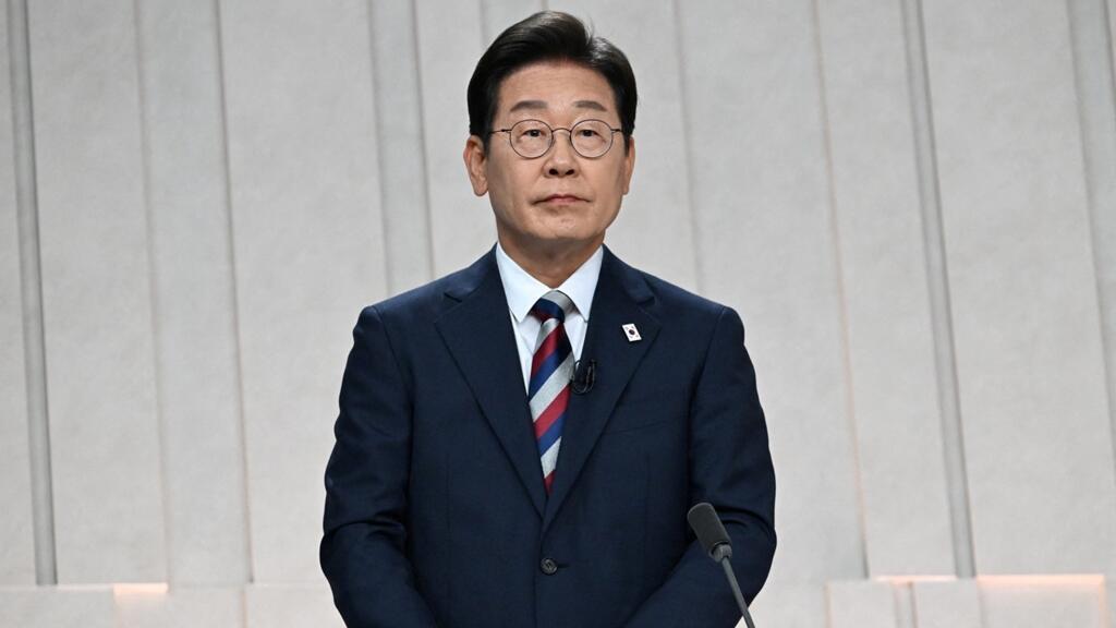 韩国总统李在明近日就无人机进入朝鲜领空事件向朝方表示遗憾。他在国务会议上指出，此