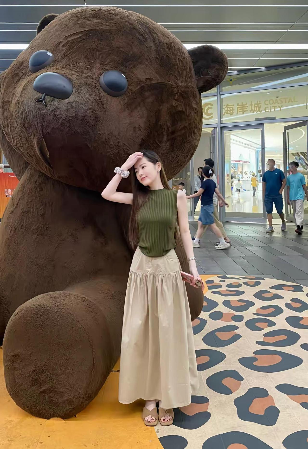 我想问问天上的月亮你是否拥有哀愁