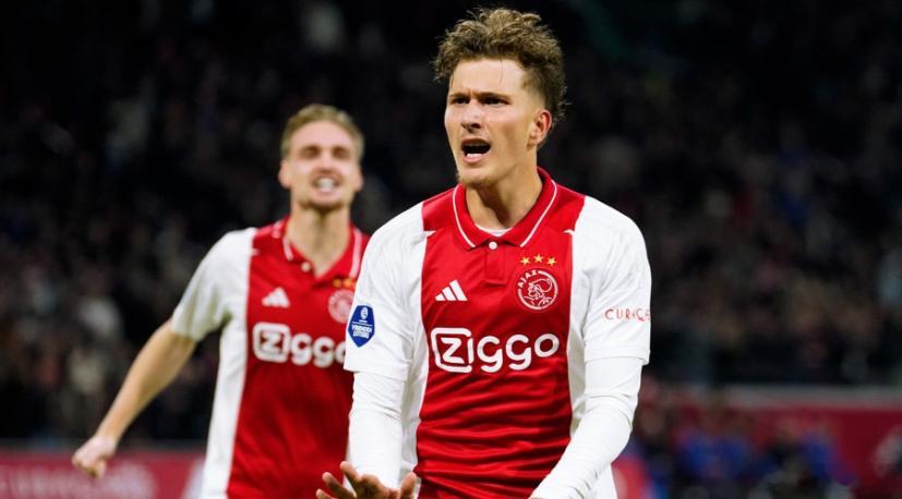 据意大利《全市场》报道，英超托特纳姆热刺队正在密切关注阿贾克斯的20岁比利时边锋