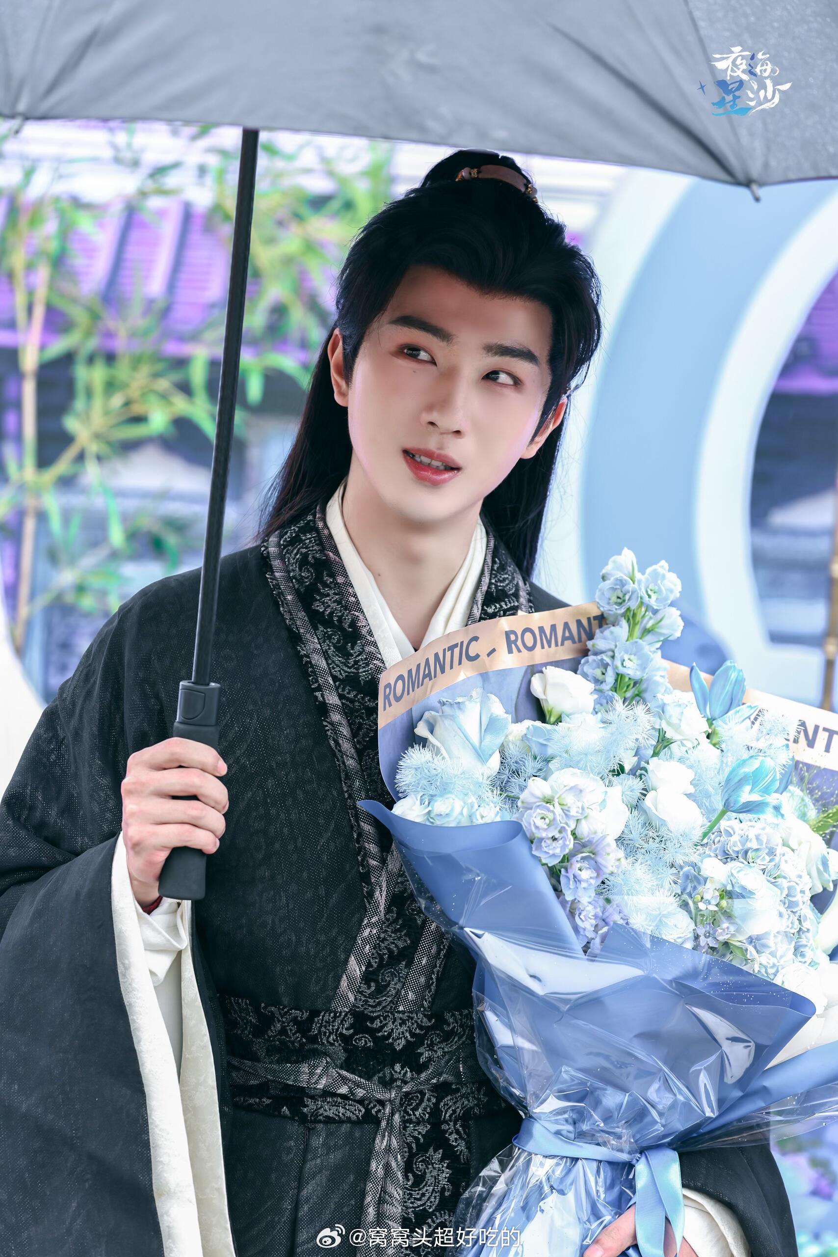 李宏毅新剧圆满杀青，祝沈大人爆爆爆。从少年到权臣，沈孝一路成长，宏e更是眉眼清俊