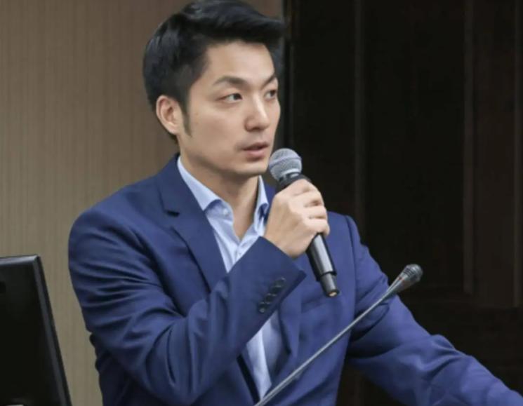 蒋万安把话说绝了。
当着一圈镜头，直接撂下一句：国民党主席，我不选。

这不是蒋