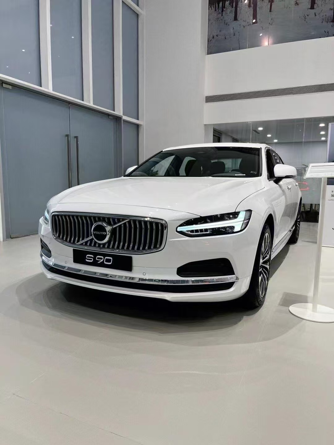🚘沃尔沃S901️⃣外观：雷神之锤大灯是前脸的点睛之笔，白天晚上辨识度都极高，