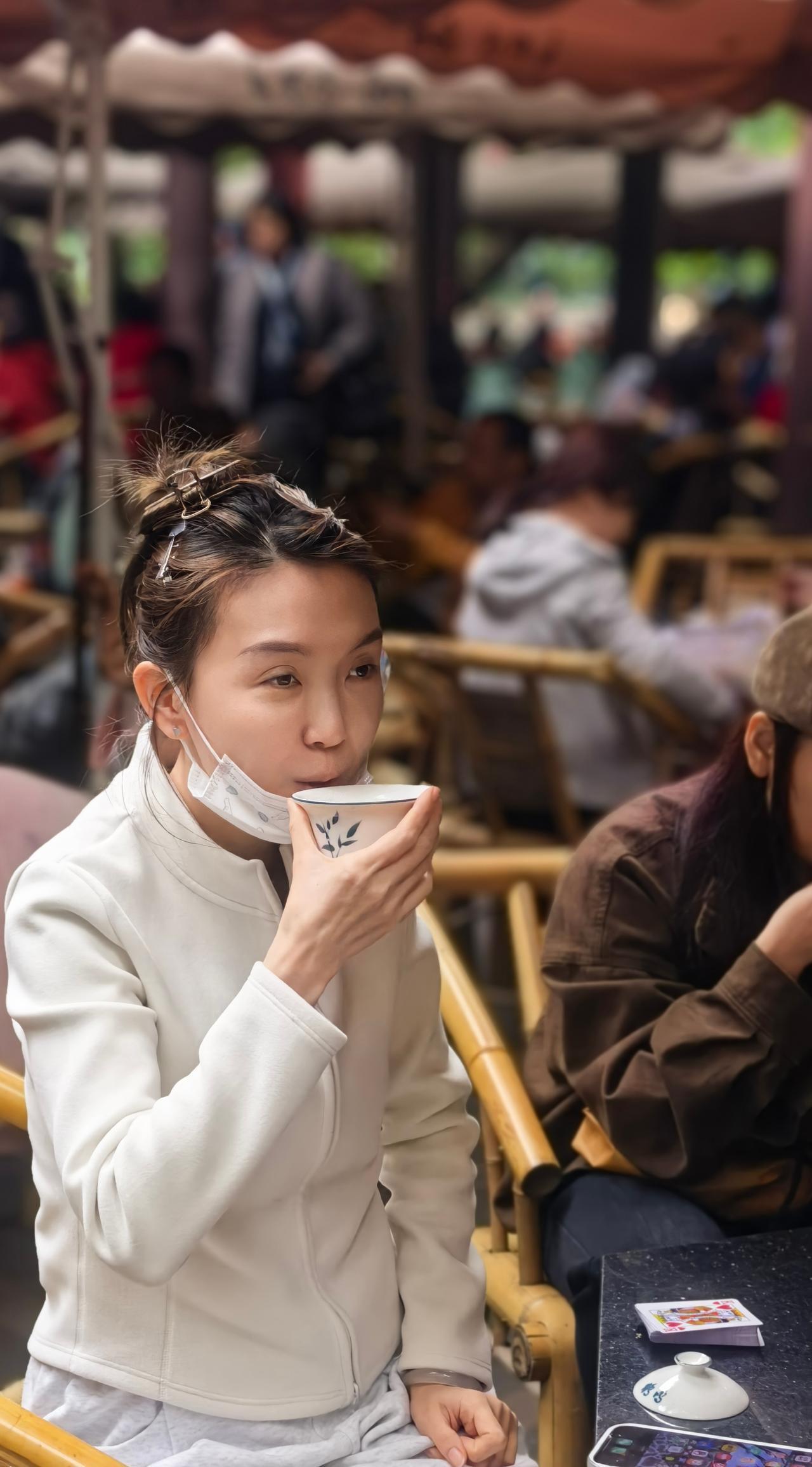慢生活的成都 鹤鸣茶社 一杯盖碗茶 安逸巴适得板。