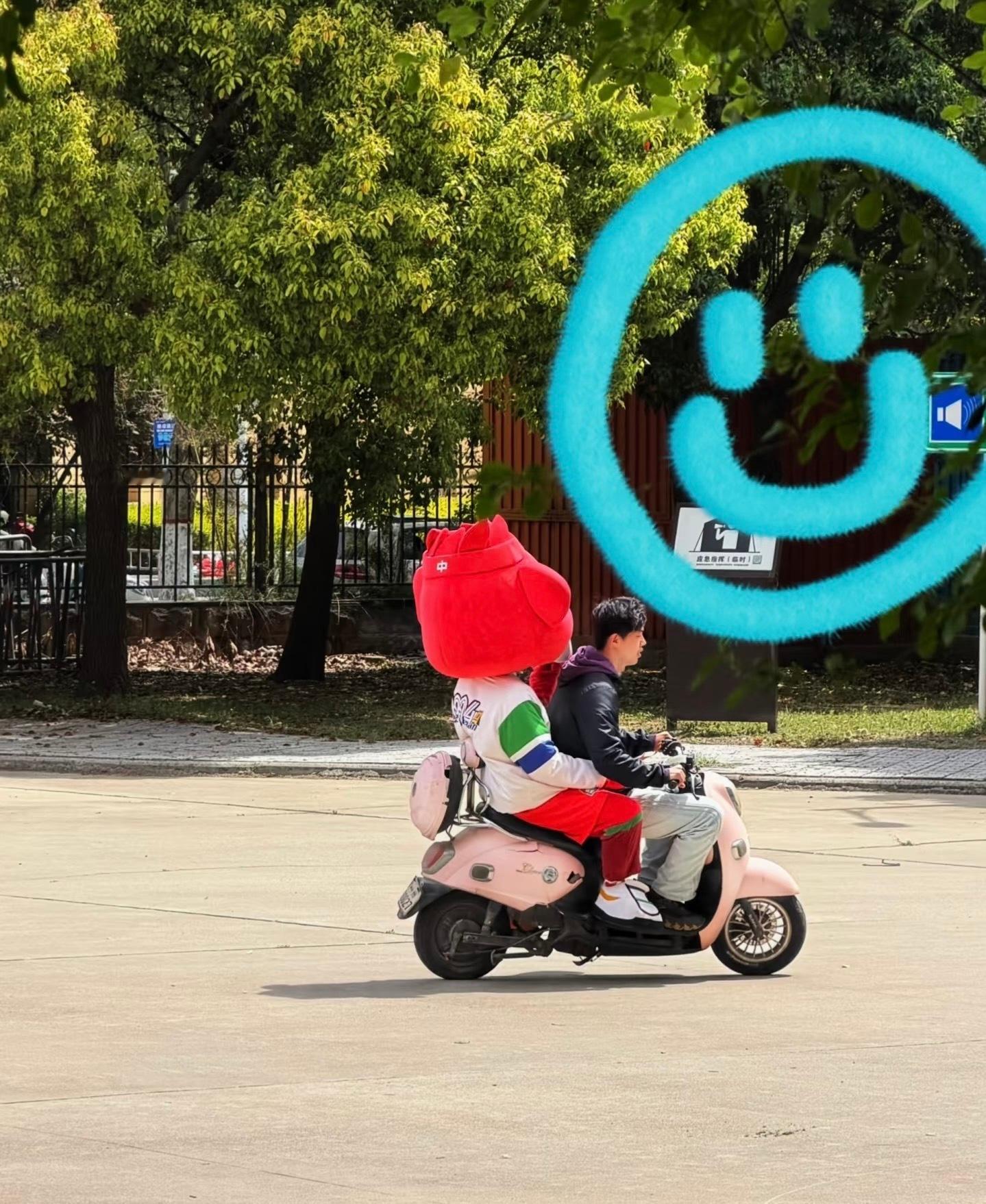 明星出门🛵接🛵送 