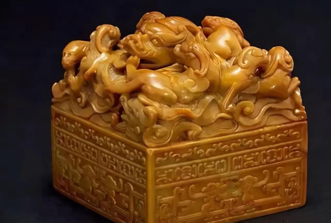 中国最有价值的10大文物:
1、传国玉玺～价值万亿
2、夏禹九鼎～价值3000亿