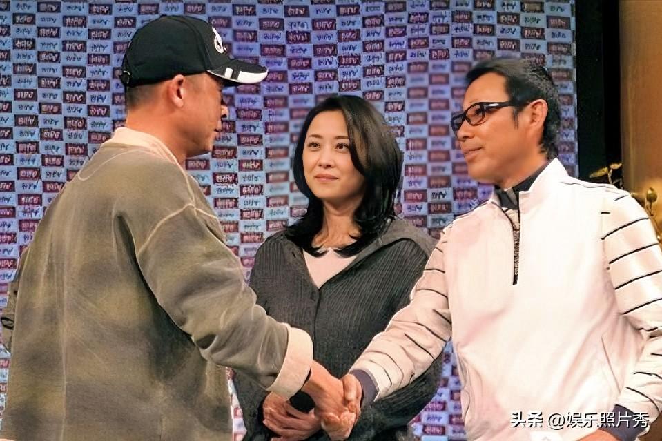 “眼神里”都是戏！陈道明“握手”的气势，真是力压王志文！

这三人站一块，有看点
