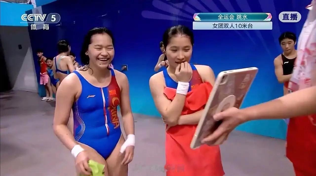 全红婵icon伤愈首秀夺冠 广东队斩获十五运跳水女团冠军。
在万众瞩目的全红婵I