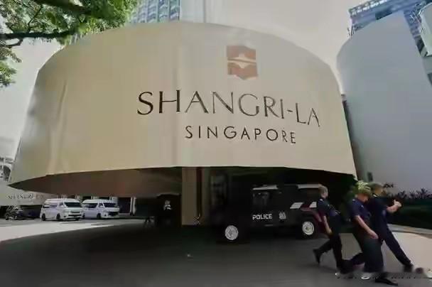 今年在新加坡召开的香格里拉对话会上，专门为中国防长设置的主题专场被直接从日程表上