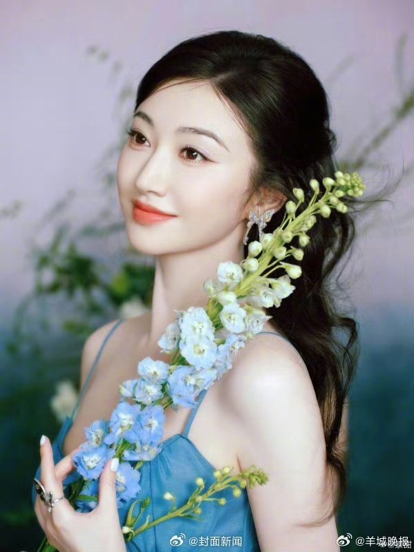【#景甜工作室曾声明景甜未婚单身#】5月22日，#疑似景甜代孕协议曝光#相关话题