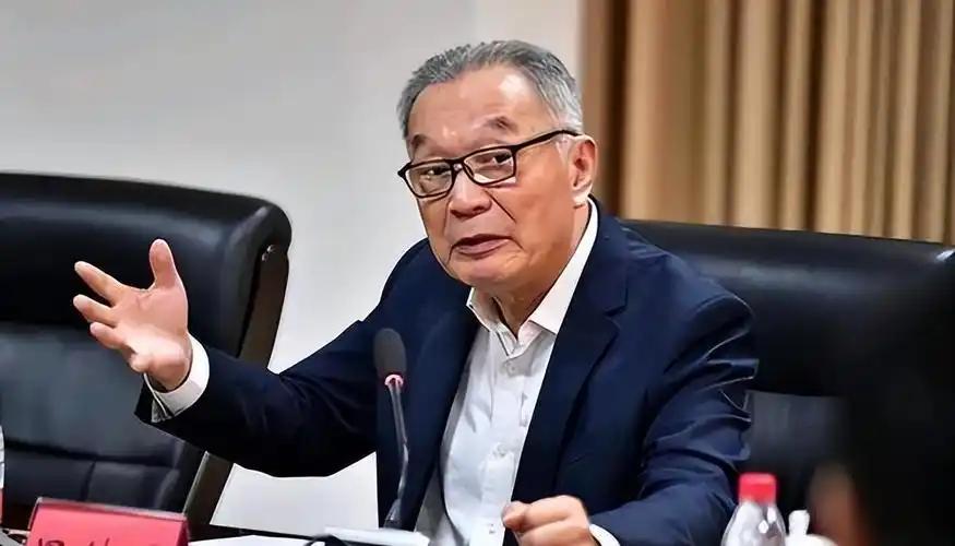 温铁军这话直接戳破真相！谁说农民日子不滋润？30万盖三层小洋楼，8、9万提辆代步
